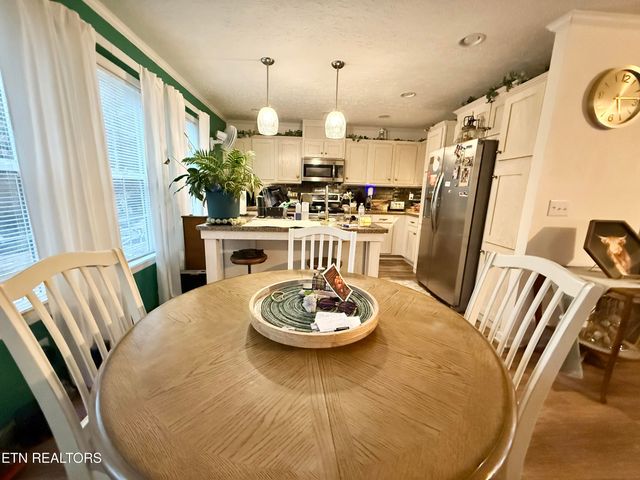 1576 Old Chisholm Tr, Dandridge, TN 37725