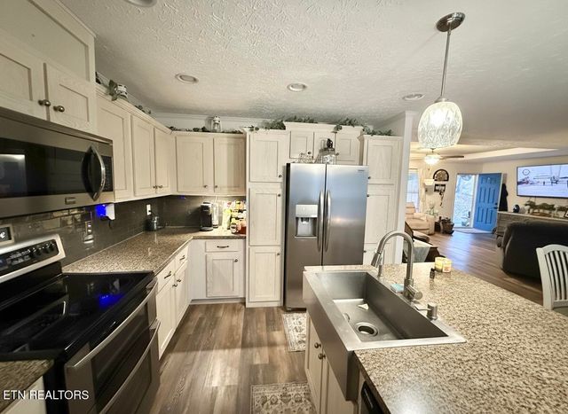 1576 Old Chisholm Tr, Dandridge, TN 37725