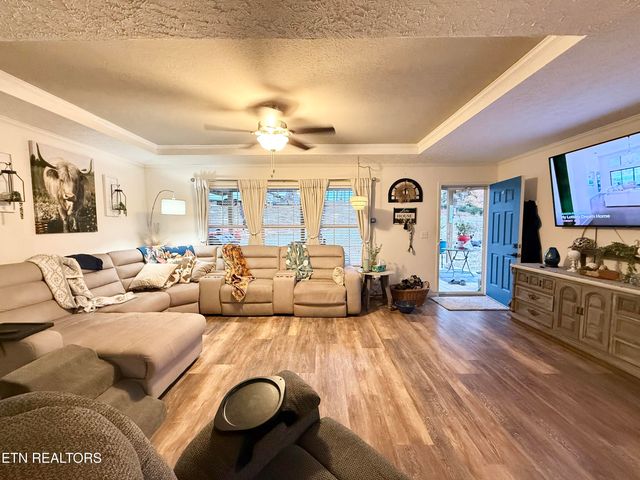 1576 Old Chisholm Tr, Dandridge, TN 37725