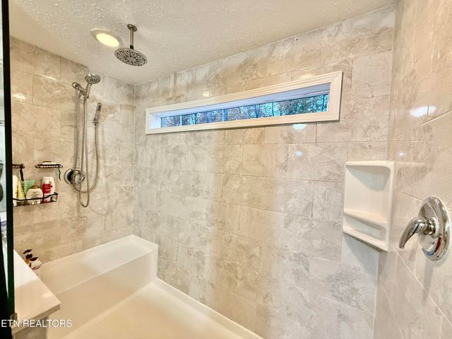 1576 Old Chisholm Tr, Dandridge, TN 37725