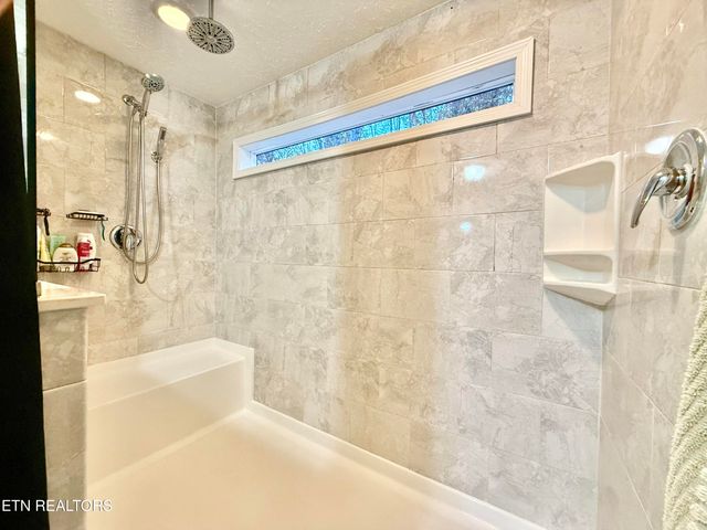 1576 Old Chisholm Tr, Dandridge, TN 37725