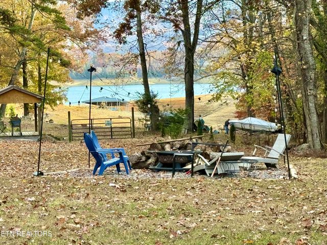 1576 Old Chisholm Tr, Dandridge, TN 37725