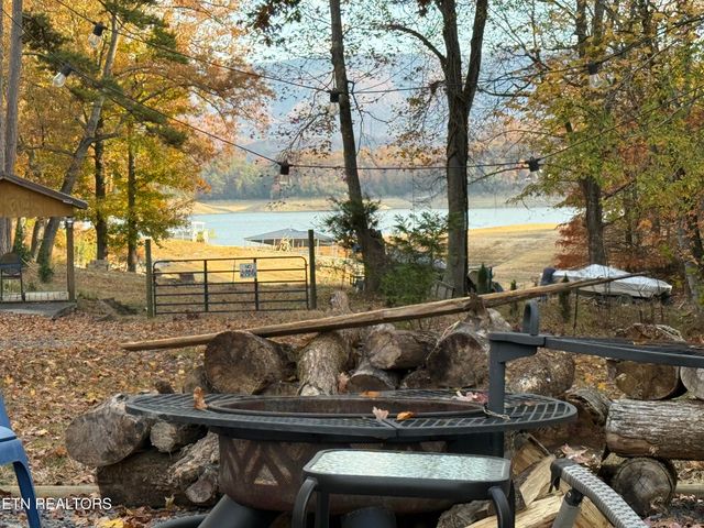 1576 Old Chisholm Tr, Dandridge, TN 37725