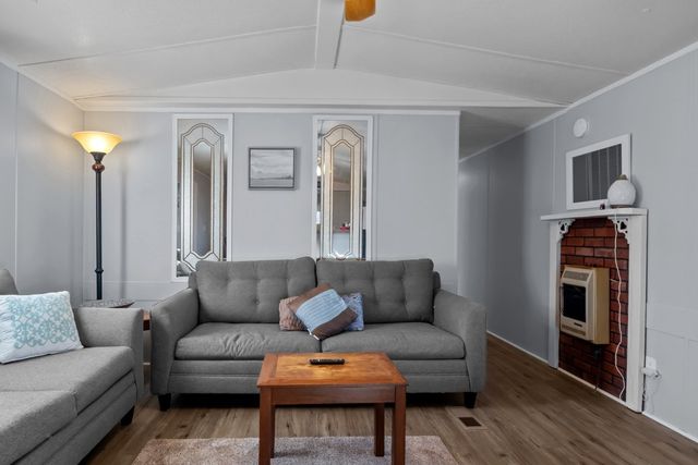 116 Landiss Ave, Cumberland City, TN 37050