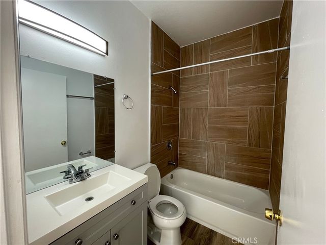11459 Collins 113, North Hollywood, CA 91601