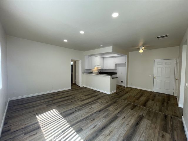 11459 Collins 113, North Hollywood, CA 91601