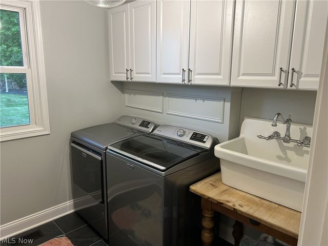 8575 Park Ridge Lane, Macedonia, OH 44056