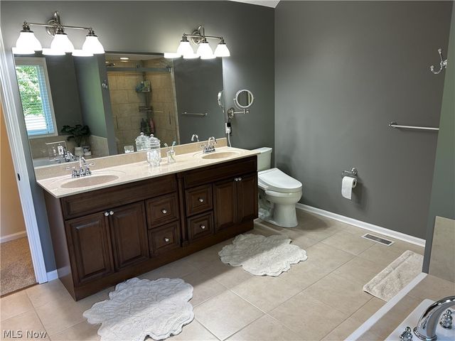 8575 Park Ridge Lane, Macedonia, OH 44056