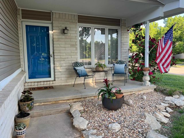 2004 N Shefford St, Wichita, KS 67212