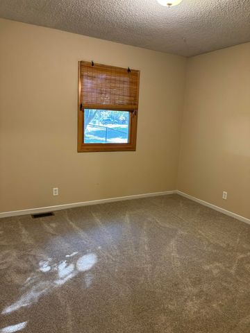 2004 N Shefford St, Wichita, KS 67212