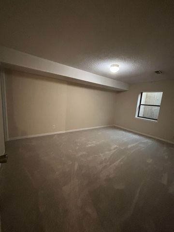 2004 N Shefford St, Wichita, KS 67212