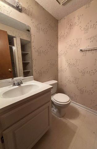 2004 N Shefford St, Wichita, KS 67212