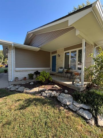 2004 N Shefford St, Wichita, KS 67212