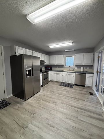 2004 N Shefford St, Wichita, KS 67212