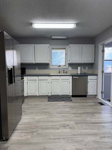 2004 N Shefford St, Wichita, KS 67212