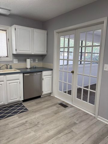 2004 N Shefford St, Wichita, KS 67212