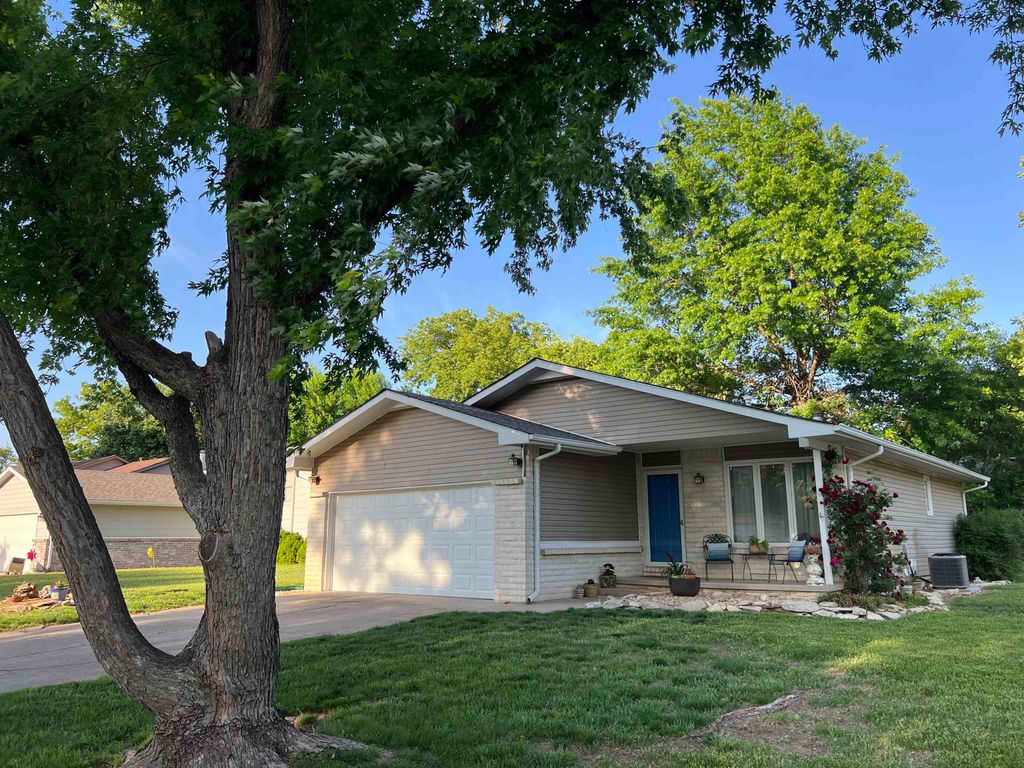 2004 N Shefford St, Wichita, KS 67212