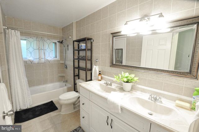 2212 MCAULIFFE DR, Rockville, MD 20851
