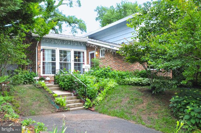 2212 MCAULIFFE DR, Rockville, MD 20851
