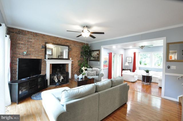 2212 MCAULIFFE DR, Rockville, MD 20851