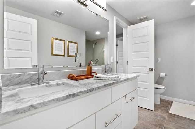 5961 N Cosby Avenue, Kansas City, MO 64151