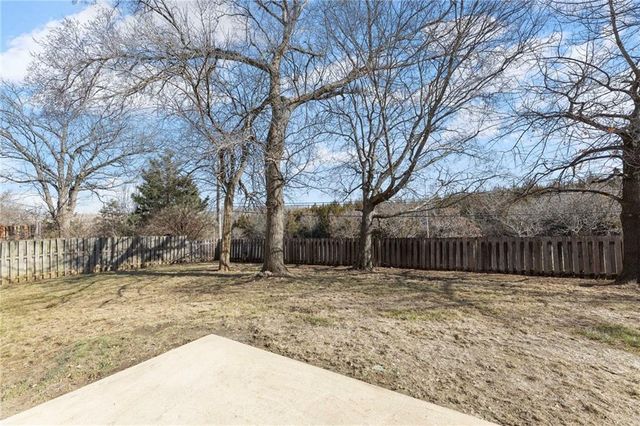 11405 S Hunter Drive, Olathe, KS 66061