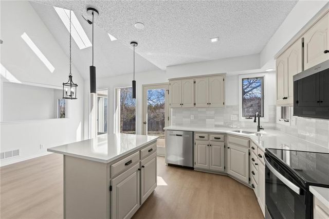 11405 S Hunter Drive, Olathe, KS 66061