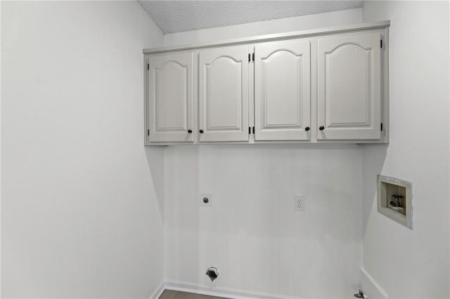 11405 S Hunter Drive, Olathe, KS 66061