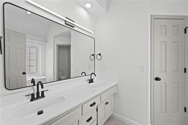 11405 S Hunter Drive, Olathe, KS 66061