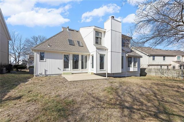 11405 S Hunter Drive, Olathe, KS 66061