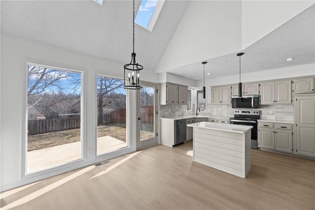 11405 S Hunter Drive, Olathe, KS 66061