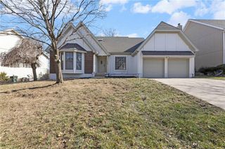 11405 S Hunter Drive, Olathe, KS 66061