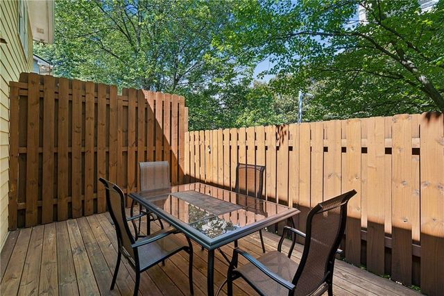 16 Holly Downs Court NW, Atlanta, GA 30318