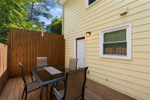 16 Holly Downs Court NW, Atlanta, GA 30318
