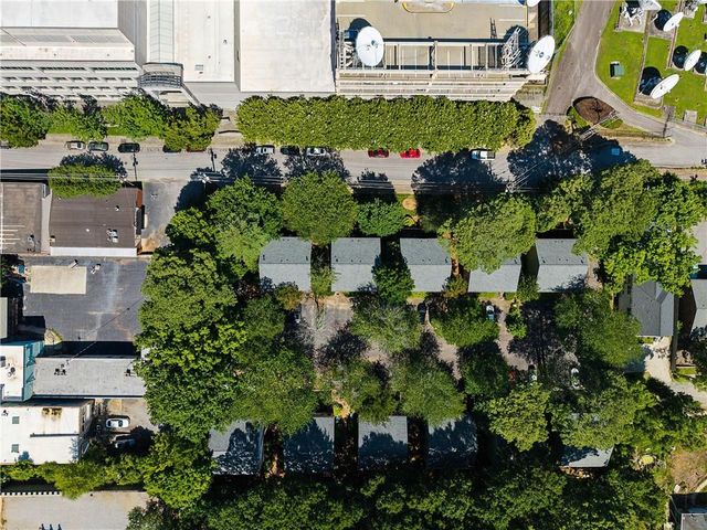 16 Holly Downs Court NW, Atlanta, GA 30318