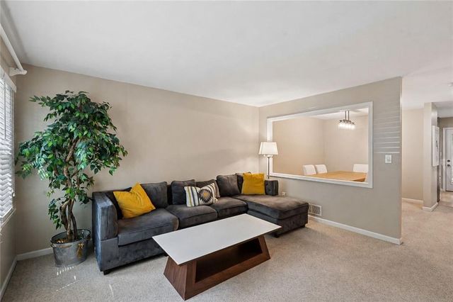 16 Holly Downs Court NW, Atlanta, GA 30318
