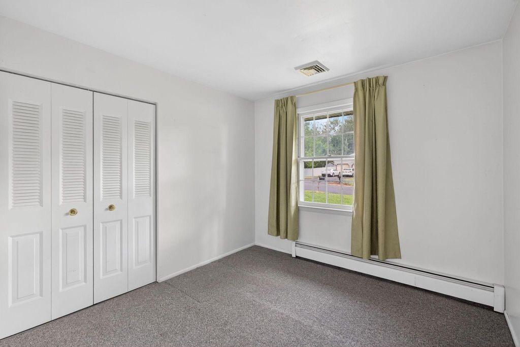 Image 16 of property listing at 1155 GRANDVIEW CIR, Pottstown, PA 19465