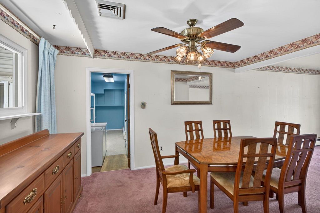 Image 5 of property listing at 1155 GRANDVIEW CIR, Pottstown, PA 19465
