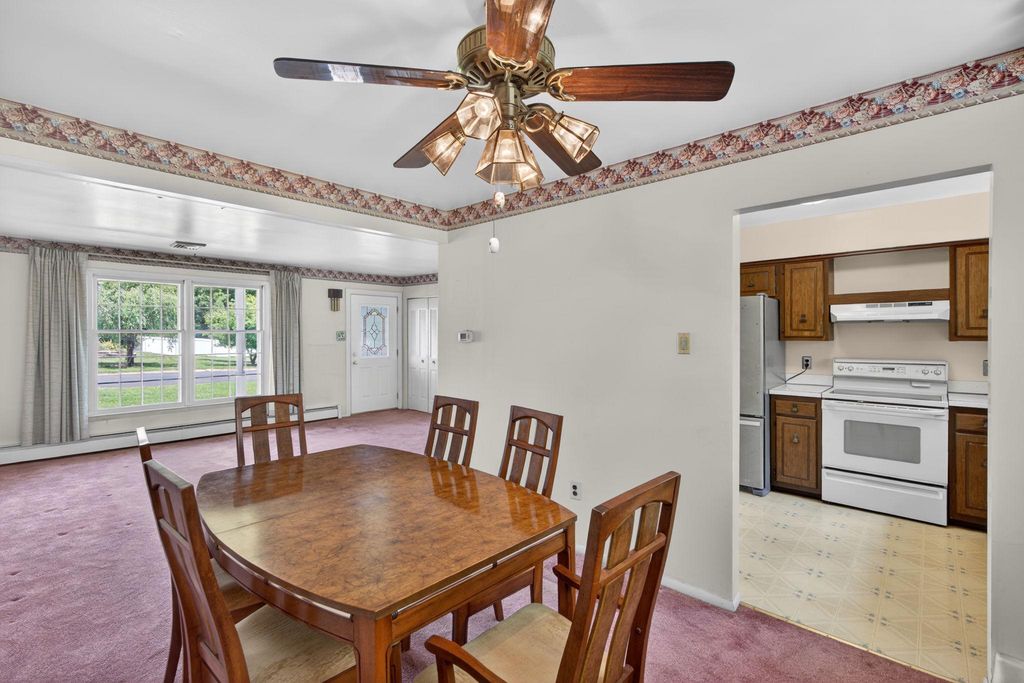 Image 6 of property listing at 1155 GRANDVIEW CIR, Pottstown, PA 19465