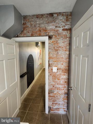 208 PERRY ST, Columbia, PA 17512
