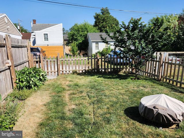 208 PERRY ST, Columbia, PA 17512