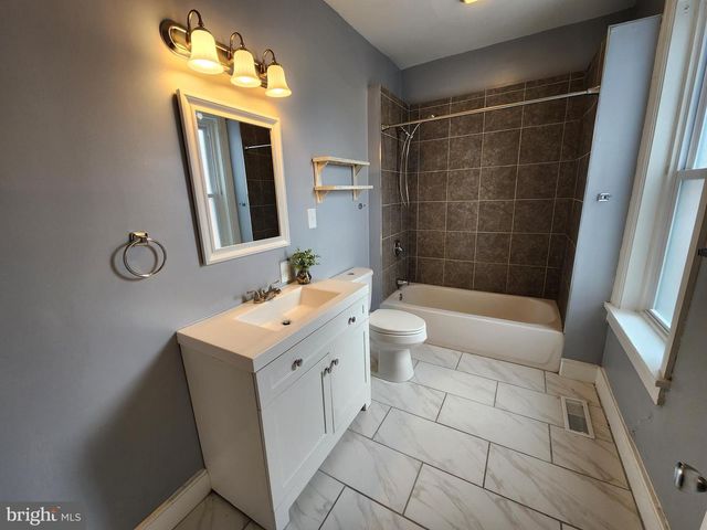 208 PERRY ST, Columbia, PA 17512