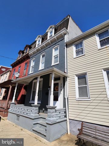 208 PERRY ST, Columbia, PA 17512