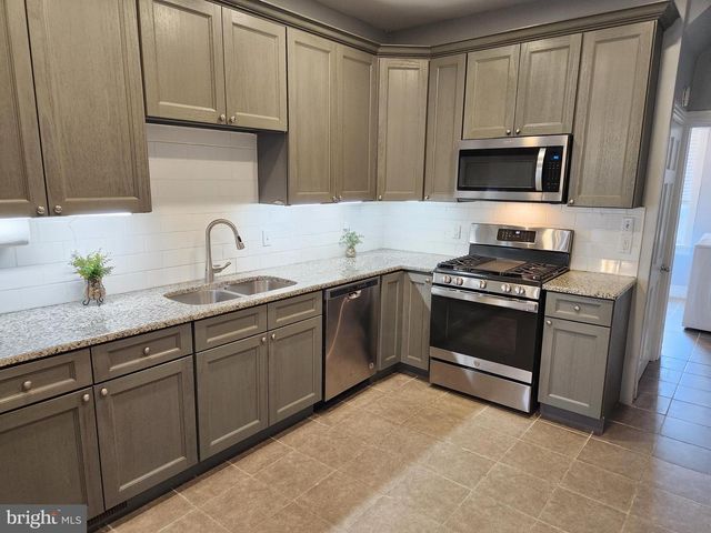 208 PERRY ST, Columbia, PA 17512