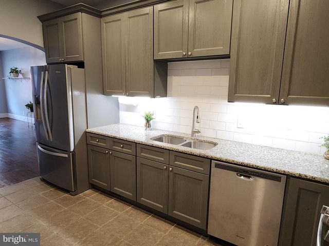 208 PERRY ST, Columbia, PA 17512