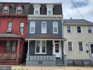 208 PERRY ST, Columbia, PA 17512