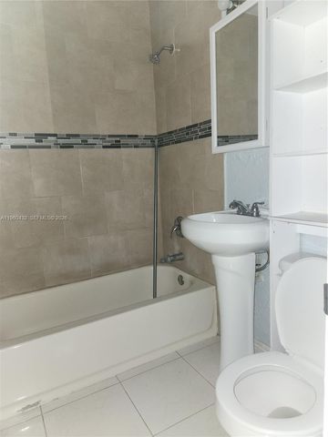 2141 NW 91st St B, Miami, FL 33147