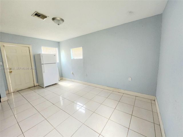 2141 NW 91st St B, Miami, FL 33147