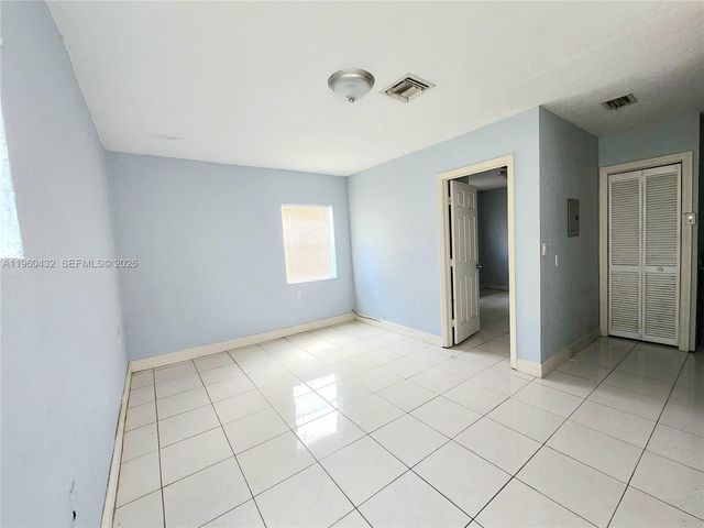 2141 NW 91st St B, Miami, FL 33147