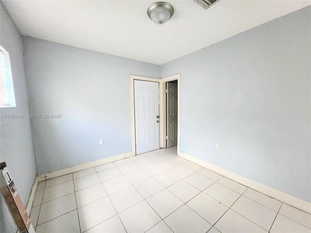 2141 NW 91st St B, Miami, FL 33147